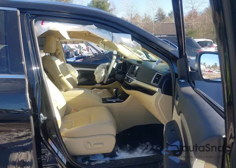 2019 Toyota Highlander Xle z USA, uszkodzony, nr VIN 5TDJZRFH0KS723004